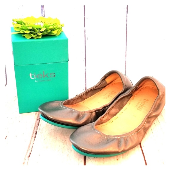 Tieks Metallic Pewter Size 7 EUC - Picture 1 of 4
